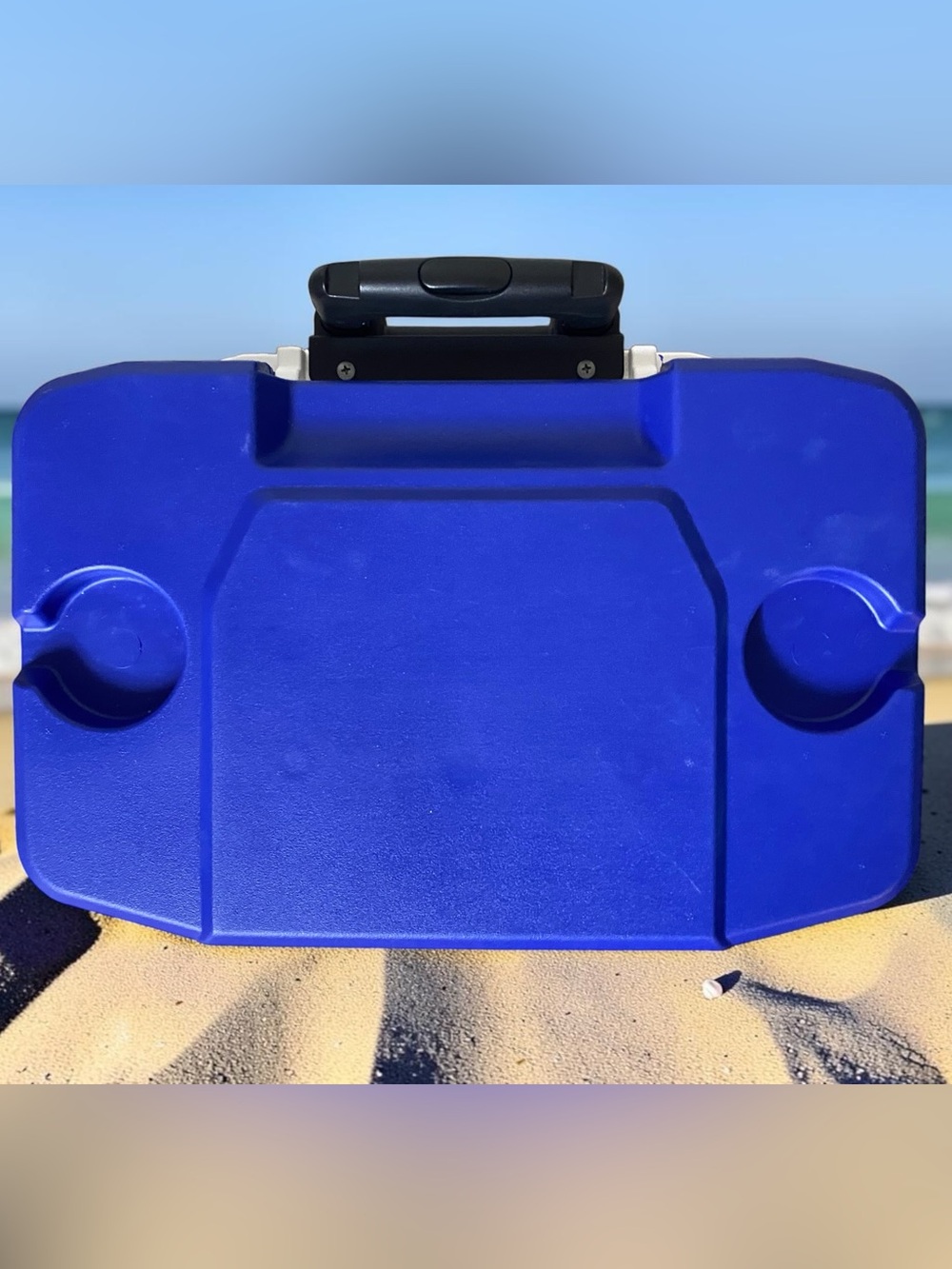 Igloo Latitude 30qt Rolling Cooler - Blue - Picture 3 of 5